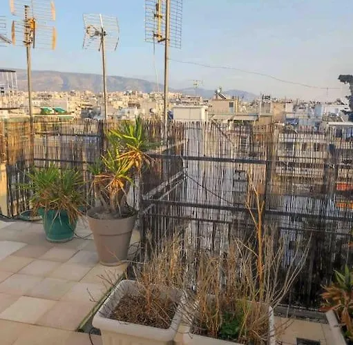 Spacious Private Rooftop Studio, Mountain And Sea View